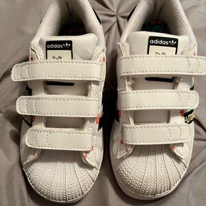 Adidas Kevin Lyons Super Star Kids Sneakers with Black Stripes
Like New !